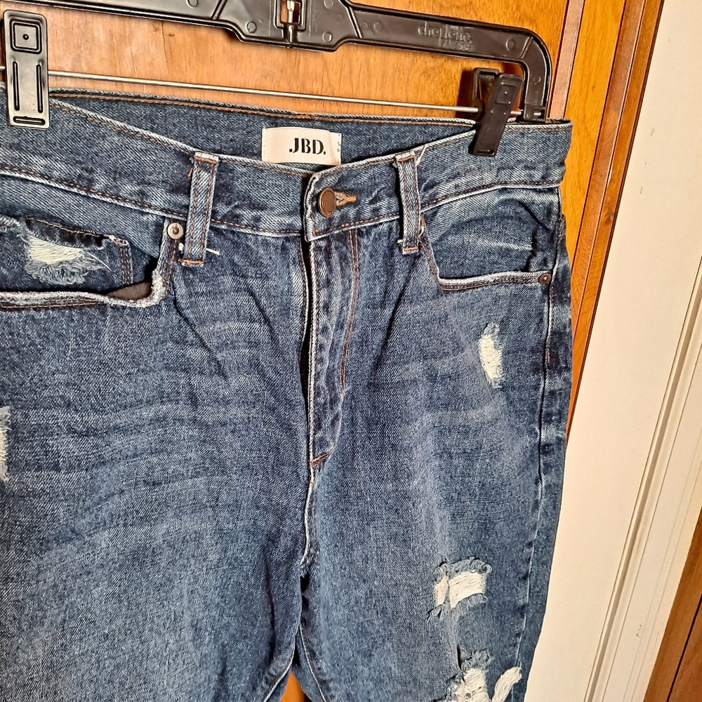 JBD | Distressed Denim Capris - Picture 3 of 7
